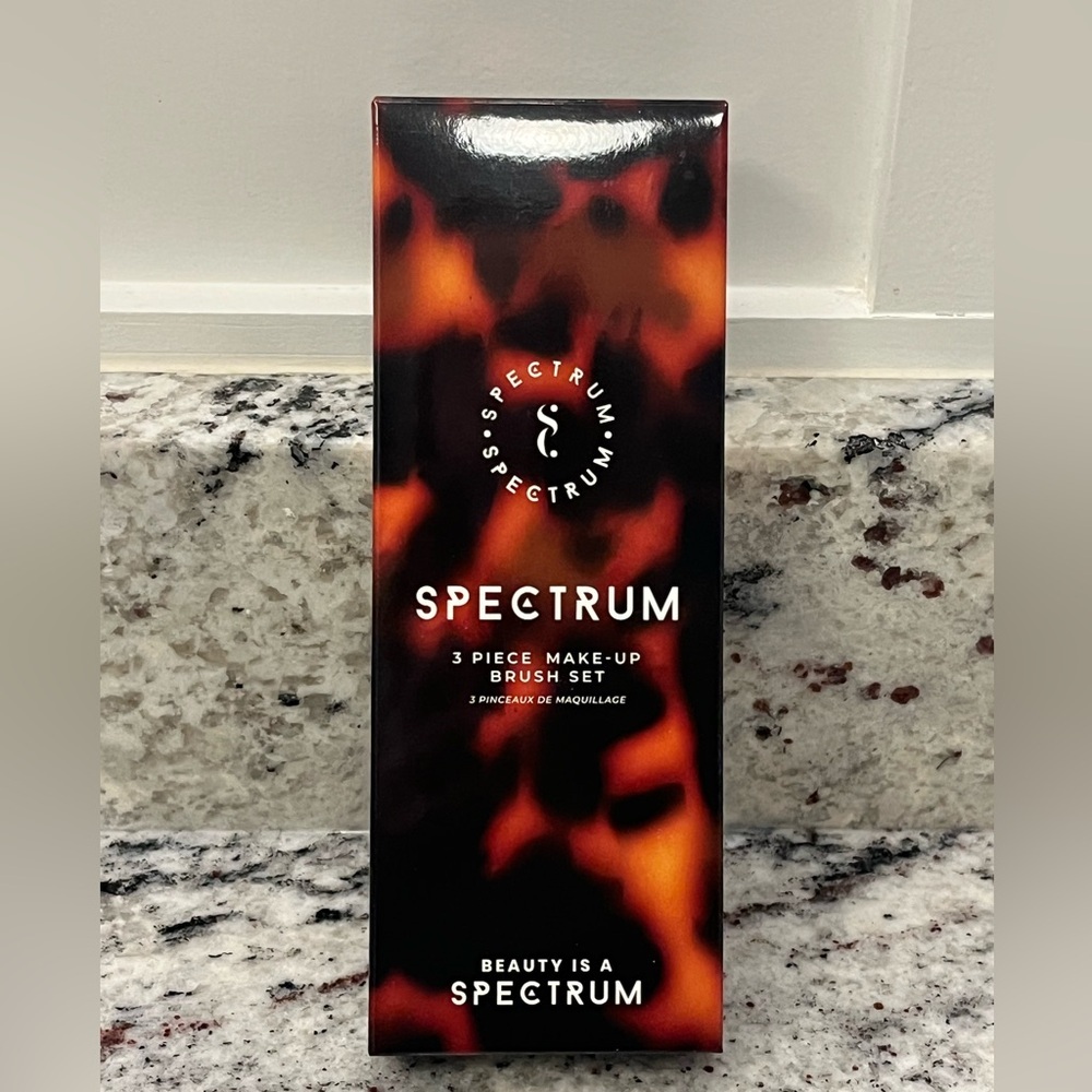 Spectrum 3 Piece make-up brush set. New in box